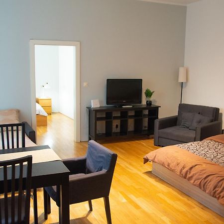 City Centre Garden Apartment With Parking Prague Exterior photo