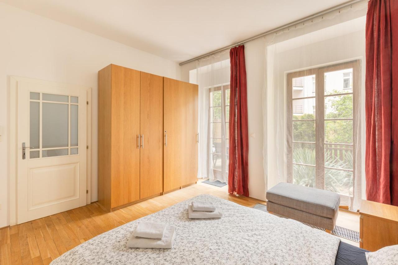City Centre Garden Apartment With Parking Prague Exterior photo